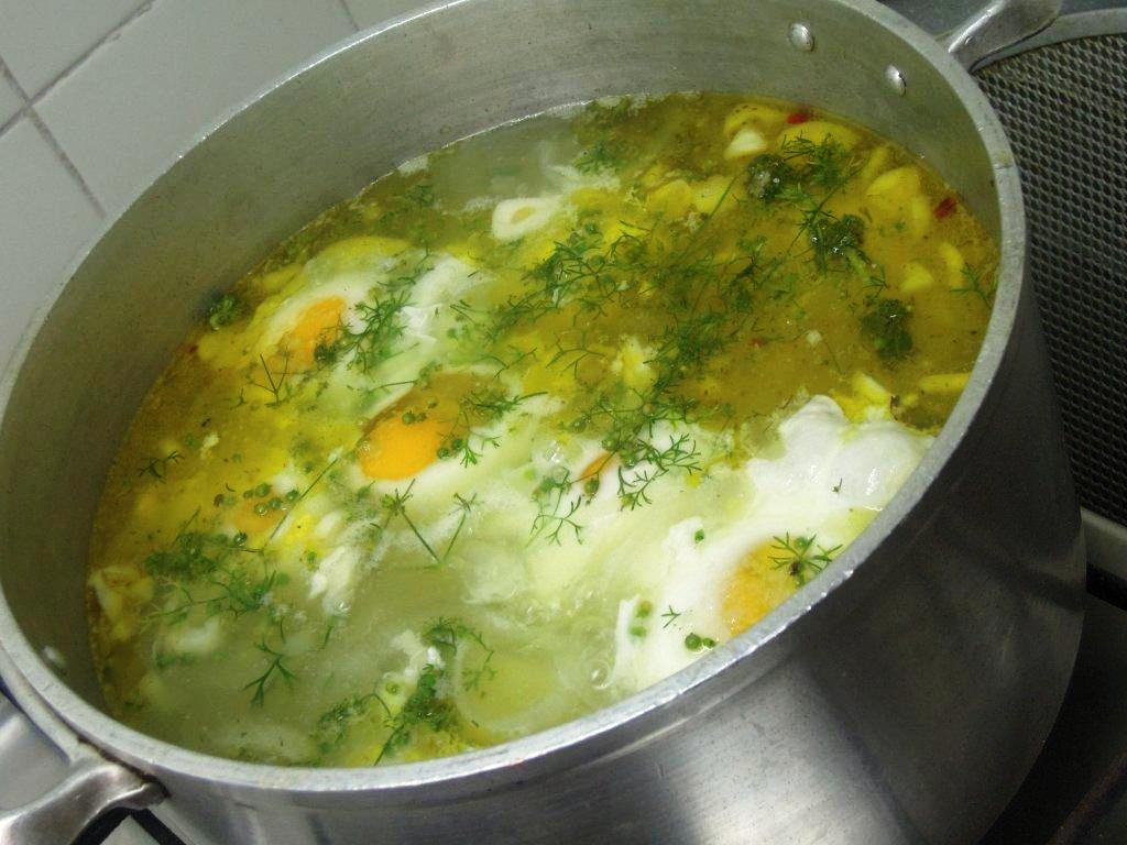 Caldeirada de coentros com batata e ovo