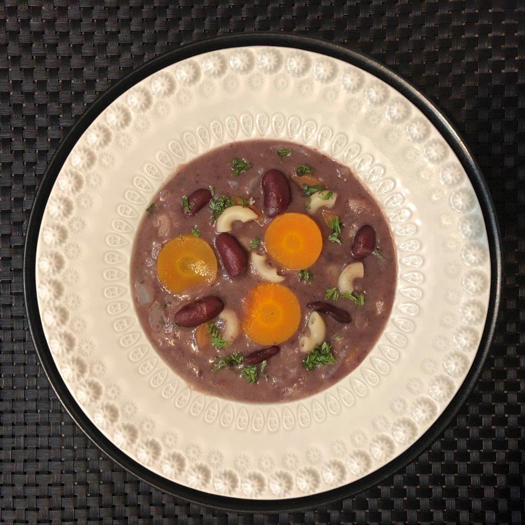 sopa-de-feij-o-encarnado-receita-azzu